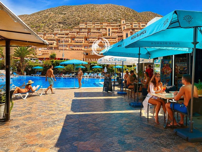 Foto e834654b-6c78-46a9-b7c2-b212a649193b. Apartament amb aparcament piscina a Los Cristianos Arona