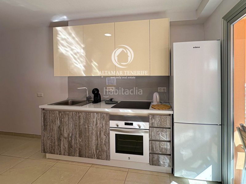 Foto 1f4d5a6d-1e64-42cf-a71d-cad47e7c56e9. Apartament amb aparcament piscina a Los Cristianos Arona