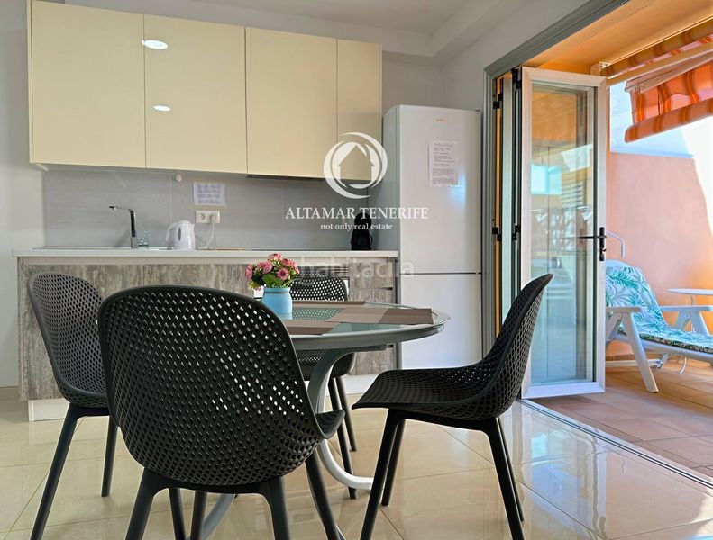 Foto 9a7855f5-6773-46a4-8aa0-6cc69efda2e3. Apartament amb aparcament piscina a Los Cristianos Arona
