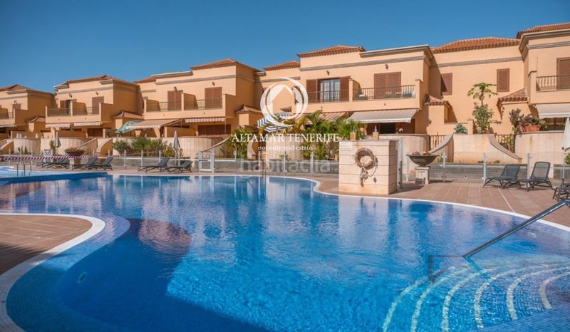 Foto d64bce39-757f-4cbc-9e24-50cef7ae7ecd. Rent semi detached house with parking pool in Playa de Fañabé Adeje
