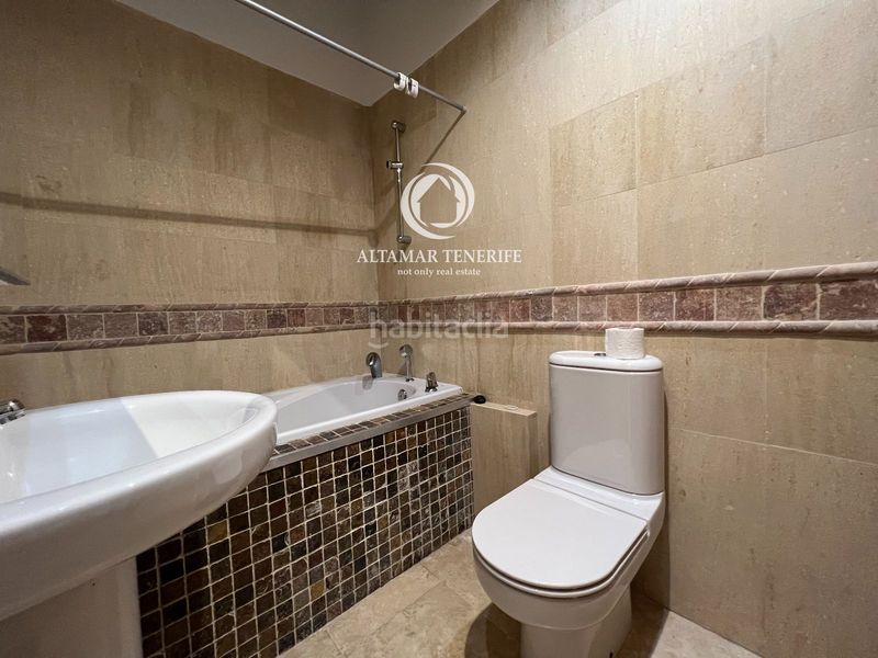 Foto efc2230f-a9ea-4f71-a121-5c799a2eb2da. Rent semi detached house with parking pool in Playa de Fañabé Adeje