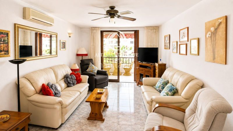 Foto 4dc96aaf-9656-438e-bbf7-c1bc0ffc243a. Apartament amb piscina a Playa de las Américas Adeje