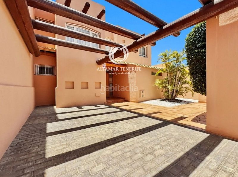 Foto 0d2759f0-207d-433d-8d3d-c73ee6be59b6. Casa amb aparcament piscina a La Caleta Adeje