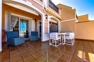 Maison jumelée à Playa del Duque. Exclusivo adosado en primera línea de mar en playa del duque
