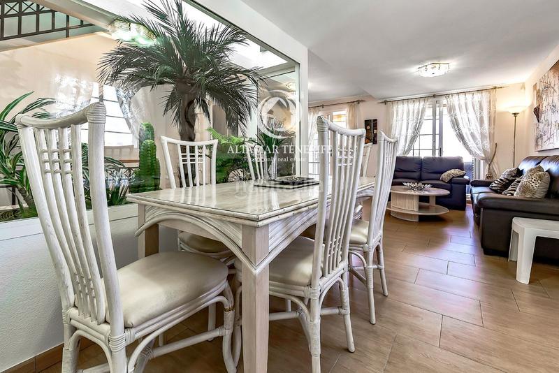 Foto 666d8cb9-2859-45ff-8074-73b2bee7de25. Maison jumelée avec piscine dans Playa del Duque Adeje