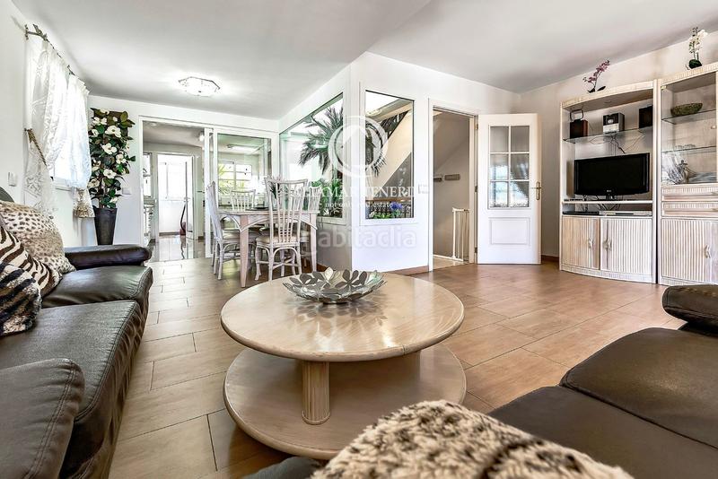 Foto 8e47cf07-2e40-44e8-8c08-975a4c2fee36. Maison jumelée avec piscine dans Playa del Duque Adeje