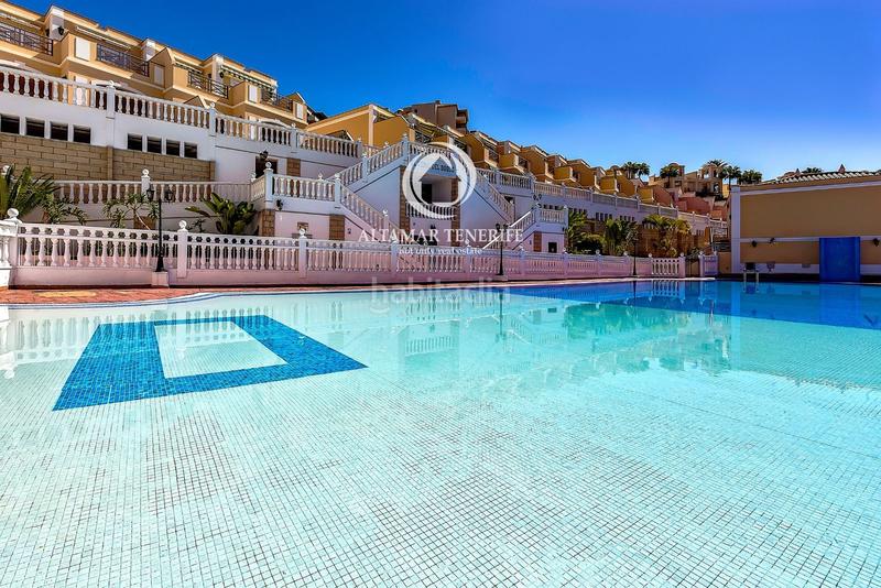 Foto 9d865c39-bd58-4472-90ac-398e729fd90d. Maison jumelée avec piscine dans Playa del Duque Adeje