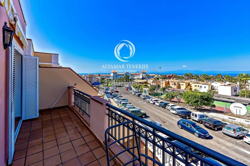 Foto a27ec735-5677-44b0-8be0-cd4e4fae1b69. Maison jumelée avec piscine dans Playa del Duque Adeje