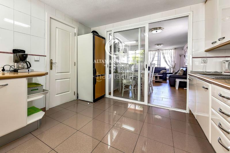 Foto ab89ce97-b745-47fd-a158-95d27fbc1369. Maison jumelée avec piscine dans Playa del Duque Adeje