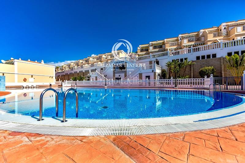 Foto bb0ee05a-bfc6-4ca3-8332-2a00d9891364. Maison jumelée avec piscine dans Playa del Duque Adeje