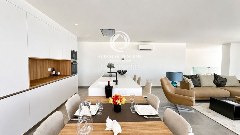 Foto 2ae7fa93-f9e9-44a1-bd69-e3e71f8a2c8b. Casa amb aparcament piscina a Callao Salvaje - Playa Paraíso Adeje