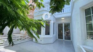 Casa adossada a Playa de Fañabé. Exclusiva villa de diseño en primera línea de playa en lagos de