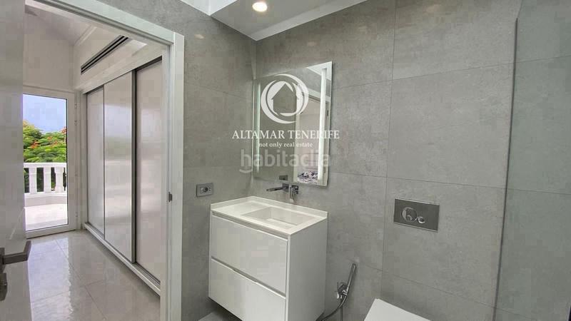 Foto 2d0ce3a6-2a83-47ae-a3d7-a27ce061823c. Casa adossada amb piscina a Playa de Fañabé Adeje