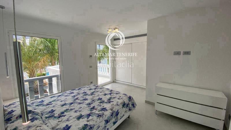 Foto 5825b2ba-8ed2-47bc-8475-88c906fdb5b8. Casa adossada amb piscina a Playa de Fañabé Adeje