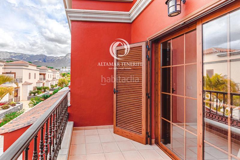 Foto f01c511e-eeb6-4e18-80e3-f36e10a6fc01. Casa adosada  en villas del duque exclusividad y confort en costa en Adeje