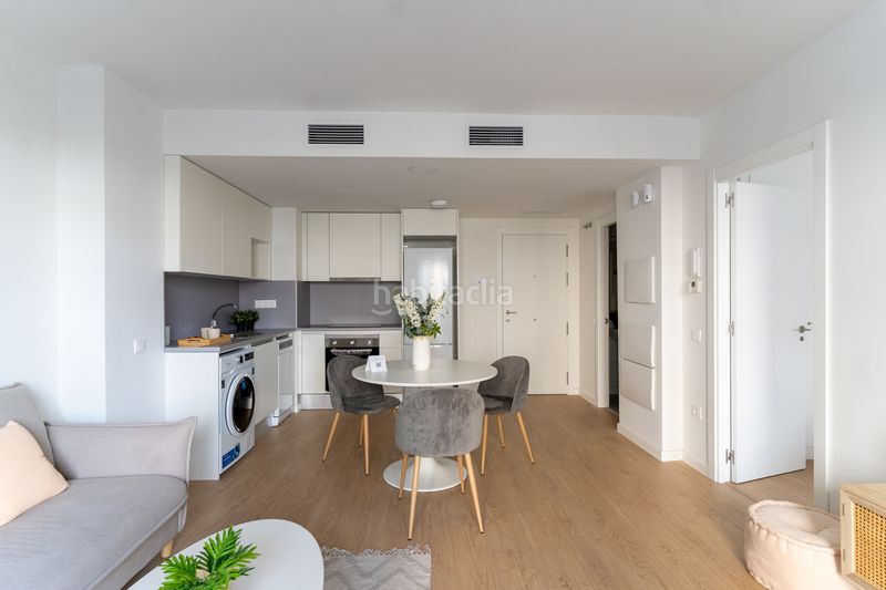 Foto 05da67ad-776d-457d-9514-c104fde73733. Rent flat 97m<sup>2</sup> with parking pool in Butarque Madrid