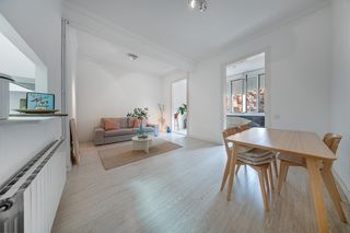 Pis  Calle del comte d'urgell. Luminosa vivienda en antiga esquerra del eixample