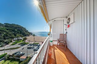 Pis  Carrer ramon casas. Piso alto en venta en primera línea de mar en playa de fenals, l