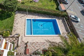 Piso  Carrer ramon casas. Piso alto en venta en primera línea de mar en playa de fenals, l