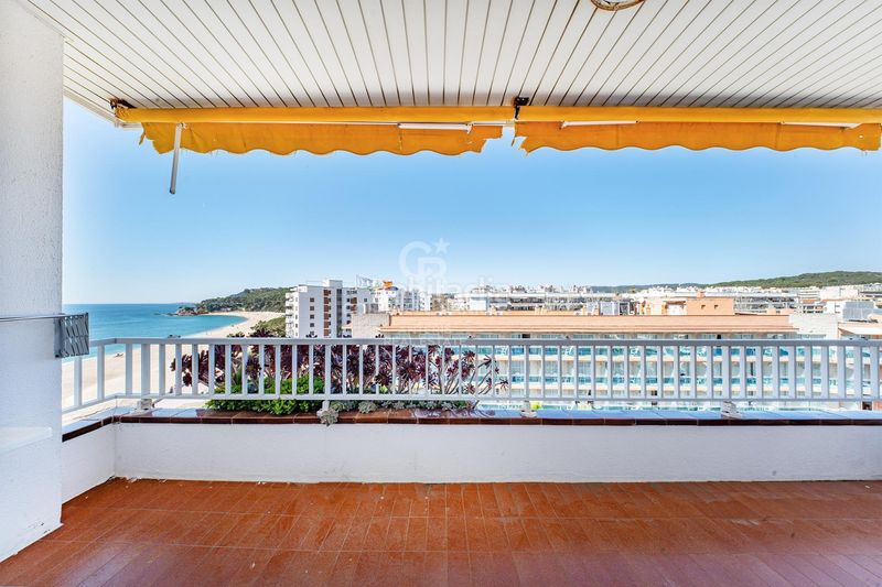 Foto f7a49d85-7994-451b-85d0-4fdff9a89cfa. Pis amb piscina a Fenals Lloret de Mar