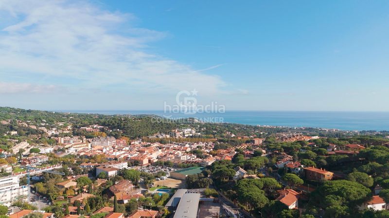 Foto 17d85dc6-c2a4-473a-8194-68a140af3b0a. Casa amb aparcament piscina a El Mirador-La Cornisa Sant Andreu de Llavaneres