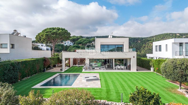 Foto 3821de58-10cf-4035-9754-535e865d2a9f. Casa amb aparcament piscina a El Mirador-La Cornisa Sant Andreu de Llavaneres