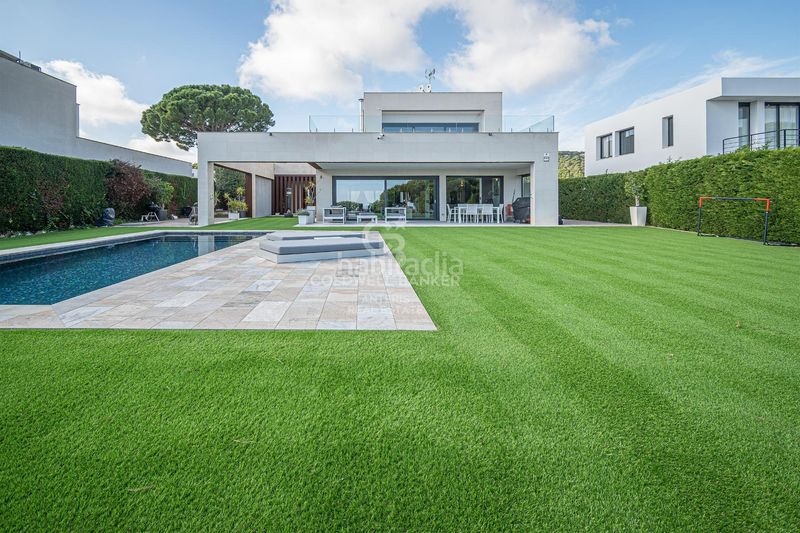 Foto 973d045d-c429-471c-a2c4-6f7867dfbdb4. Casa amb aparcament piscina a El Mirador-La Cornisa Sant Andreu de Llavaneres