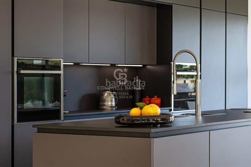 Foto a9321dc3-613c-4c82-b595-2291f9d8da3d. Casa amb aparcament piscina a El Mirador-La Cornisa Sant Andreu de Llavaneres