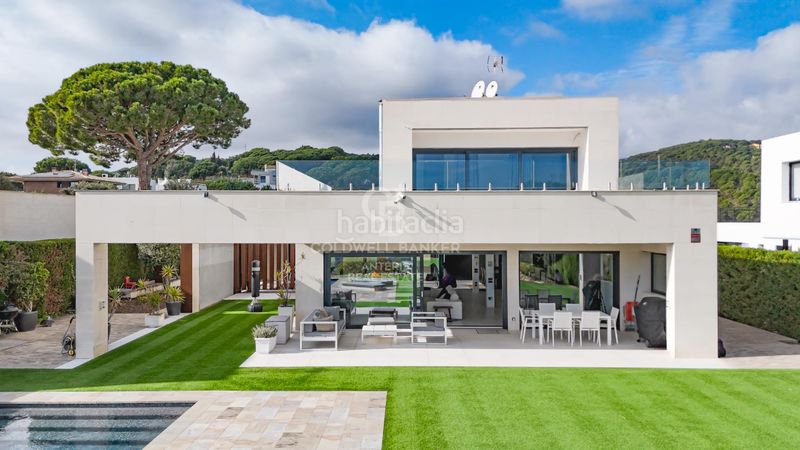 Foto c08df679-13ce-4a08-ab5e-16f1b52f460b. Casa amb aparcament piscina a El Mirador-La Cornisa Sant Andreu de Llavaneres