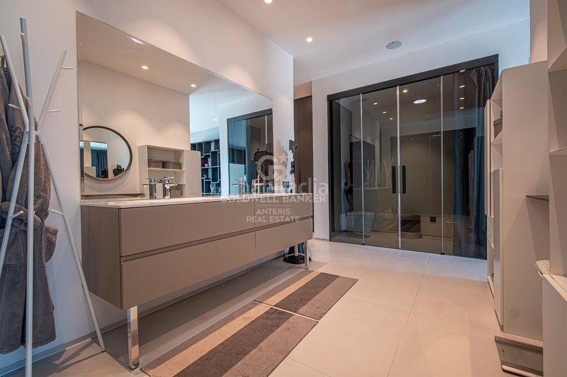 Foto c6f2cb16-cf12-45e1-98cb-f9188bebf011. Casa amb aparcament piscina a El Mirador-La Cornisa Sant Andreu de Llavaneres