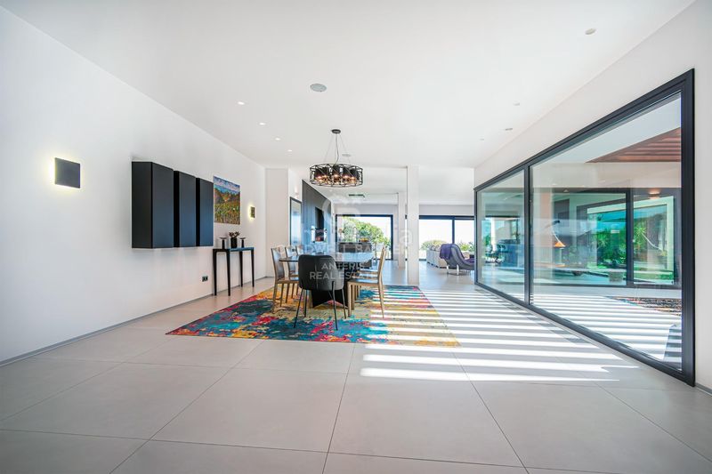 Foto dbc86737-ecbe-487f-a808-7e674365c6df. Casa amb aparcament piscina a El Mirador-La Cornisa Sant Andreu de Llavaneres