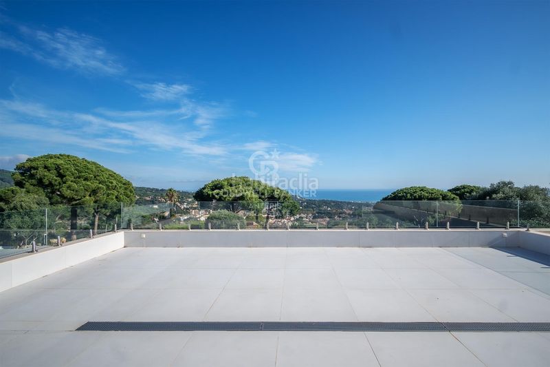 Foto de74ee5c-2519-4e0b-9240-614c37b556c3. Casa amb aparcament piscina a El Mirador-La Cornisa Sant Andreu de Llavaneres