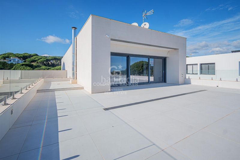 Foto eaf530bd-8139-4251-8132-7b70351be66a. Casa amb aparcament piscina a El Mirador-La Cornisa Sant Andreu de Llavaneres