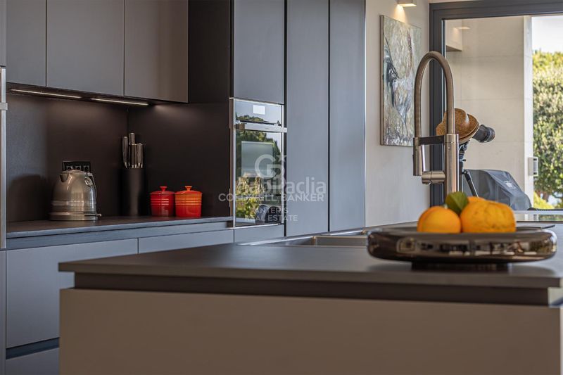 Foto f9e85329-d6ee-4425-8405-f544af8c7aba. Casa amb aparcament piscina a El Mirador-La Cornisa Sant Andreu de Llavaneres