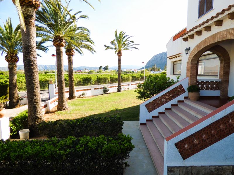 Foto 30c8e090-f40d-46c8-9ecd-c309ff75245e. Chalet villa estilo mediterraneo a la venta en Poblets (els)