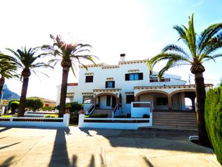 Chalet in Poblets (els). Villa estilo mediterraneo a la venta