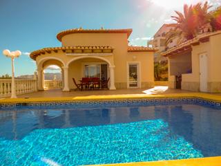 Chalet  Carrer riu segura. Chalet compuesto de dos viviendas independientes