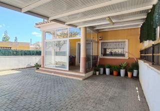 Xalet a Avenida enrique pastor 33. Chalet con gran porche en hondón listo para entrar a vivir!!