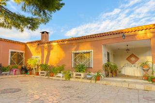 Chalet in Hondón de las Nieves. Amplio chalet en hondón de las nieves con espectaculares vistas