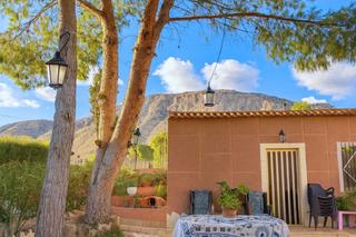 Chalet à Hondón de las Nieves. Amplio chalet en hondón de las nieves con espectaculares vistas