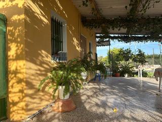 Chalet in Albatera. Casa con parcela en albatera, ideal para escapadas