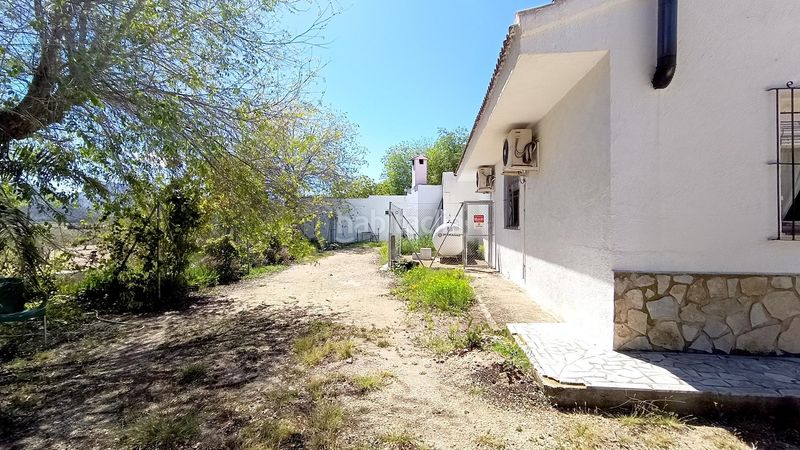Foto d9644535-7d78-4be6-82dd-921051296540. Chalet dans San Crispín-Huerta Nueva-Estación Elda