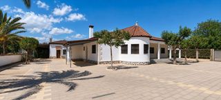 Xalet a Crevillente. Buscas un refugio donde el tiempo se detiene? tu oasis de libert