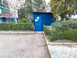 Parking coche  Calle de camarena. Se vende garaje