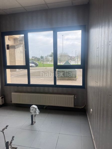 Foto 479e1d69-fee0-4867-85d5-9ae7eda26347. Alquiler local comercial  con sobresuelo en Ribadeo