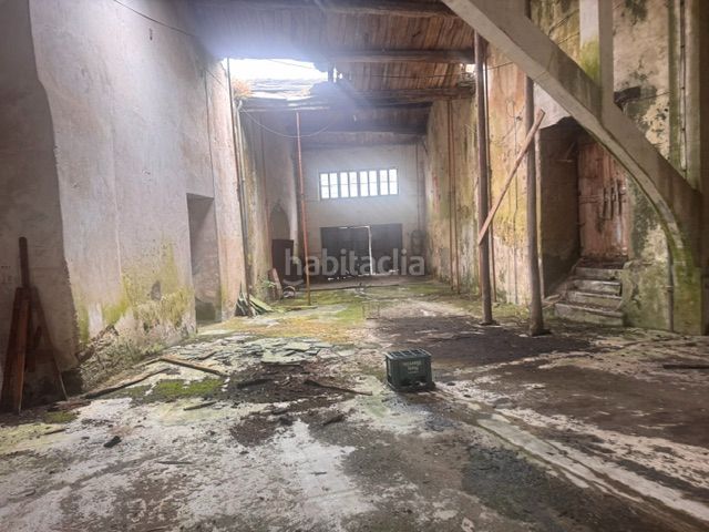 Foto c6aacf2f-477d-4f65-a84a-a334ab4d0b1a. Nau industrial a Ribadeo
