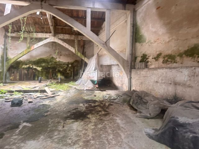 Foto c8f5d10b-7302-45fa-9589-1412f576abe0. Nau industrial a Ribadeo