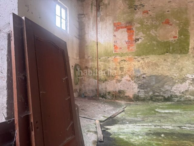 Foto d3b49f2f-ef90-448b-9eaa-6b3581e78141. Nau industrial a Ribadeo