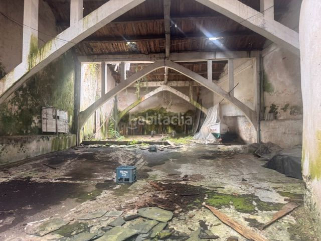 Foto e304cc2b-44a3-4e1c-b88b-31b02ddaf37c. Nau industrial a Ribadeo
