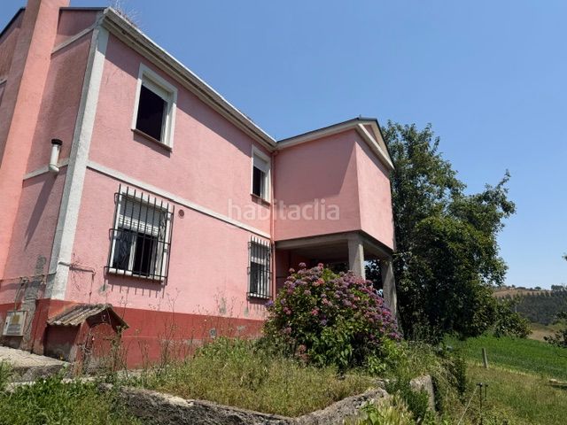Foto 29b53ca9-513b-4952-8955-91d92be3fdee. Masia amb xemeneia calefacció a Trabada